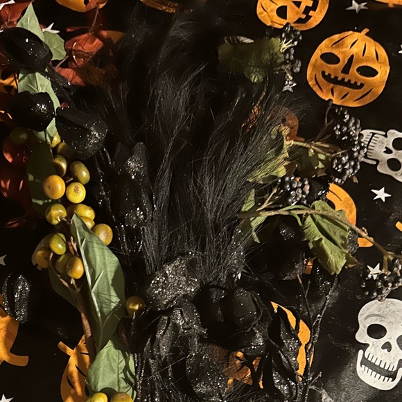 Halloween floral arrangement - Picture 4 of 6